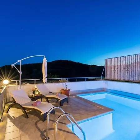 Marivilla In With Heated Pool Villa