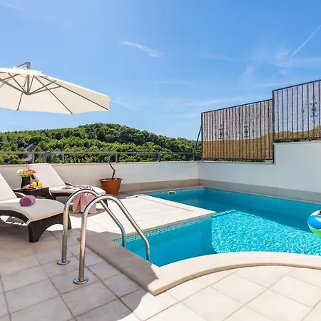 Marivilla In With Heated Pool *